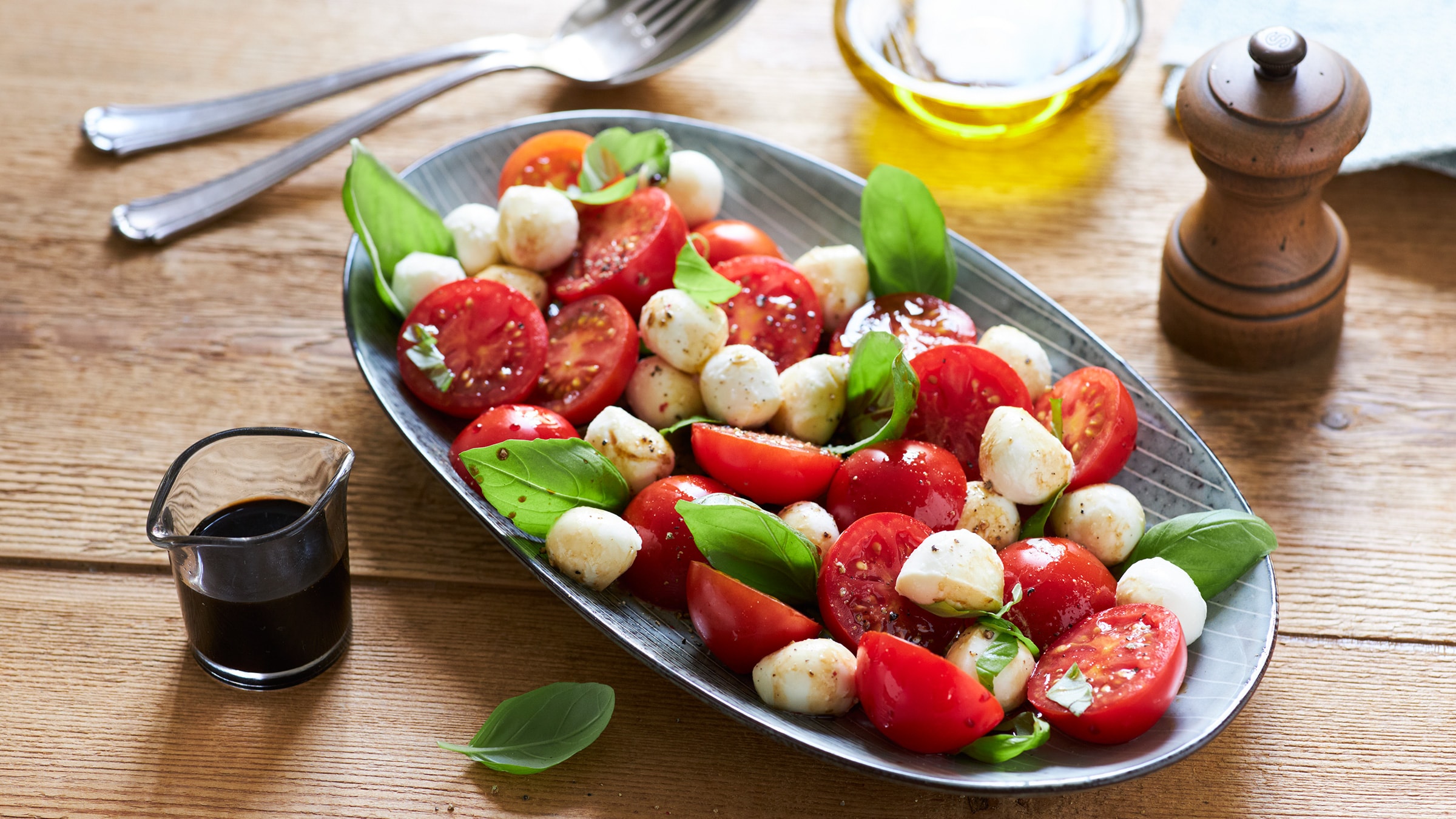 Tomaten-Mozzarella-Salat Rezept selbst machen | Alnatura