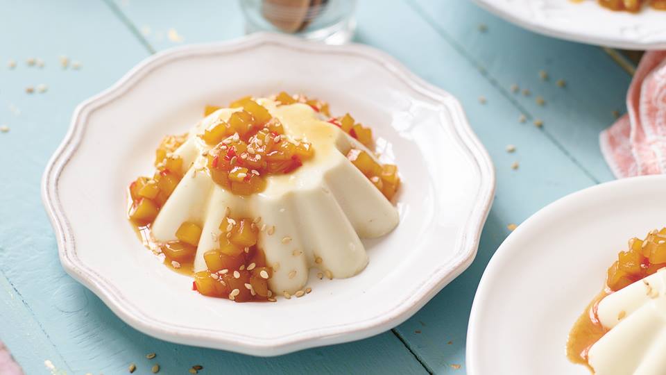 Kokos-Pannacotta mit Mango-Chutney