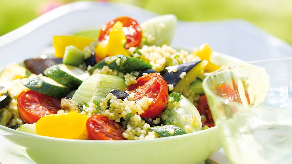 Bulgur-Salat mit Ofengemüse