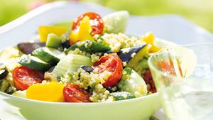Bulgur-Salat mit Ofengemüse