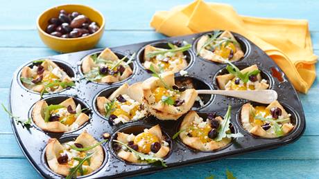 Rucola-Toastmuffins mit Feta und Oliven