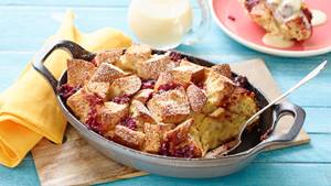 Himbeeren-Baguette-Auflauf mit Vanillesauce