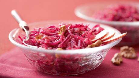 Rotkohlsalat mit Walnüssen