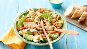 Curry-Nudelsalat mit gegrilltem Hähnchen