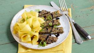 Koreanische Grünkohl-Pfannkuchen mit Mangosalat