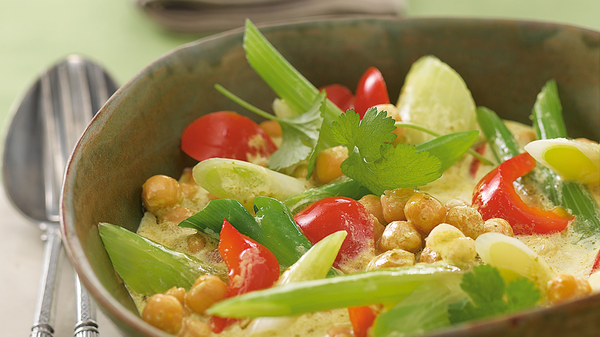 Kichererbsen-Curry mit Fenchel und Paprika Rezept selbst machen | Alnatura