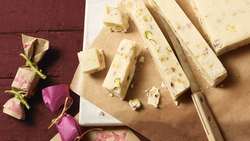 Kokos-Fudge mit Pistazien