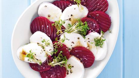 Rote-Bete-Carpaccio mit Mozzarella
