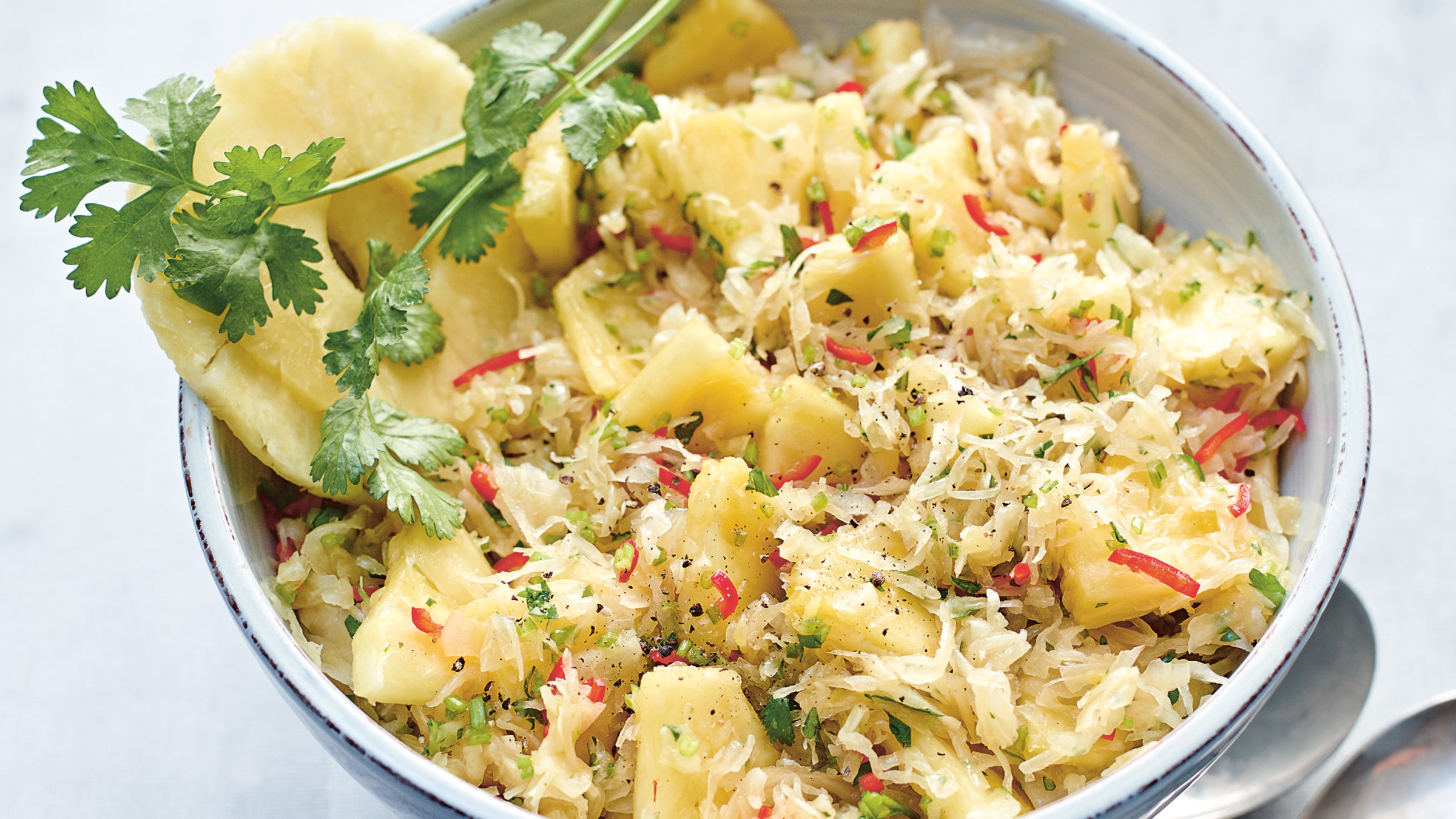 Sauerkraut-Salat mit Ananas und Koriander Rezept selbst machen | Alnatura