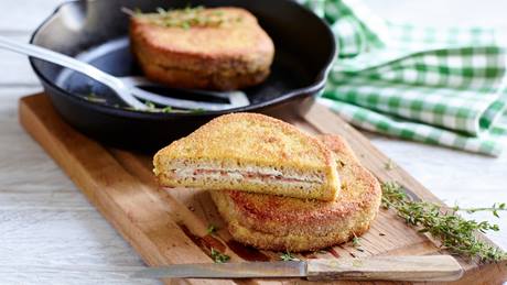 Frenchtoast mit Salami und Thymian