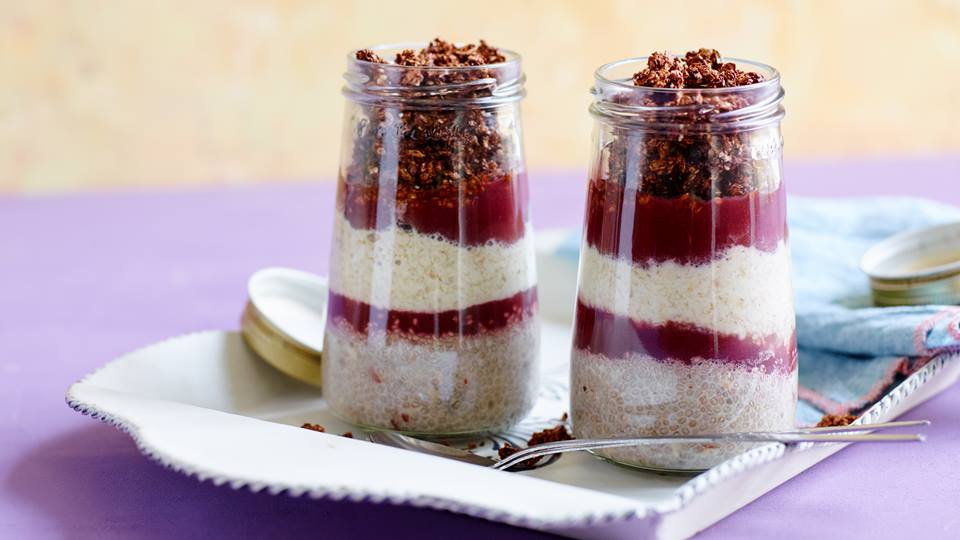 Vegane Overnight-Oats mit Quinoa-Knusper