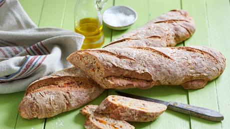 Möhren-Walnuss-Baguette