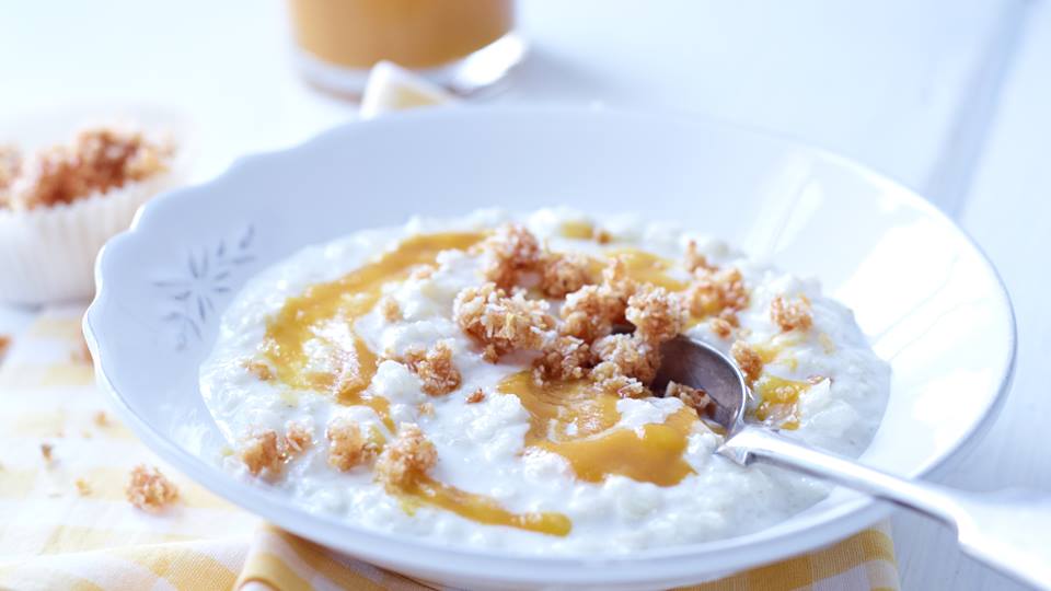 Kokos-Milchreis mit Ingwerkrokant