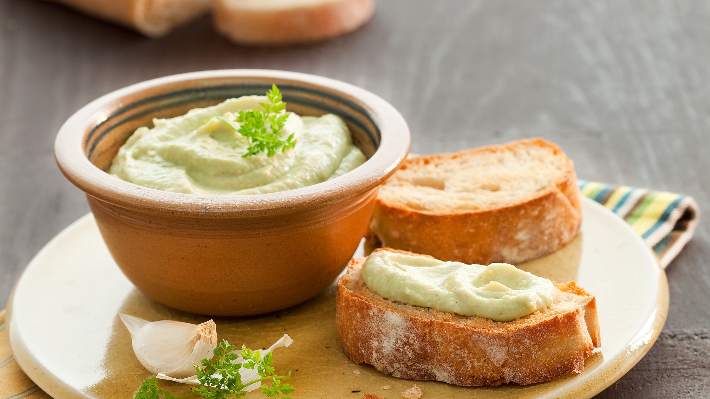 Veganer Avocado-Tofu-Aufstrich Rezept selbst machen | Alnatura