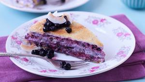 Vegane Pfannkuchen-Torte mit Heidelbeer-Kokos-Füllung