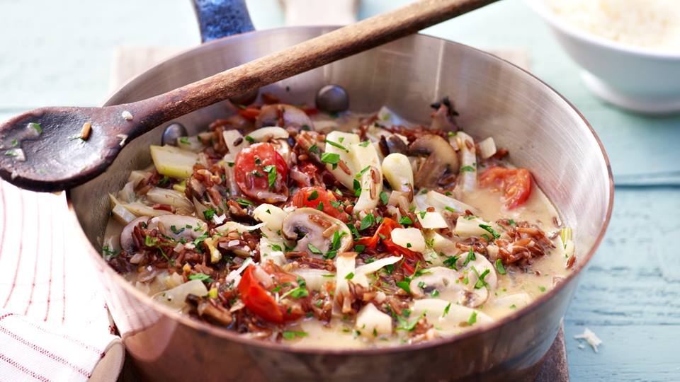 Rotes Risotto mit Fenchel, Pilzen und Tomaten