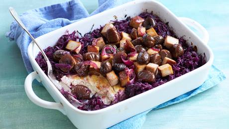 Maronen-Tofu-Pfanne mit gebackenem Feta und Rotkohl