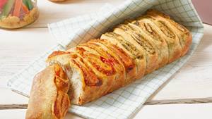 Faltenbrot mit Zweierlei Gemüseaufstrich