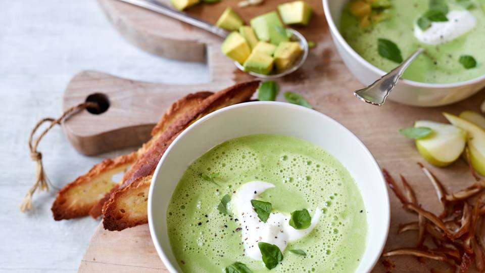 Erbsensuppe mit Meerrettich und Obsteinlage