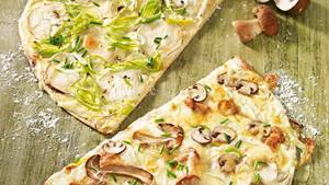 Flammkuchen mit Lauch und Ziegenkäse