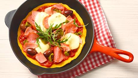 One-Pan-Pizza (Pfannenpizza mit Maismehl)