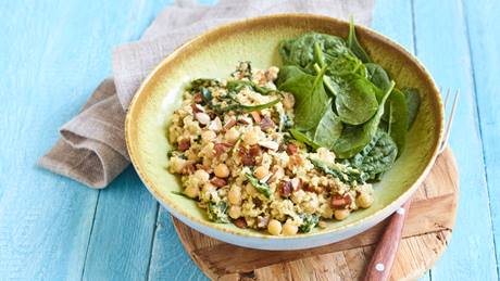 Bulgursalat mit Kichererbsen, Grünkohl und Aprikosen