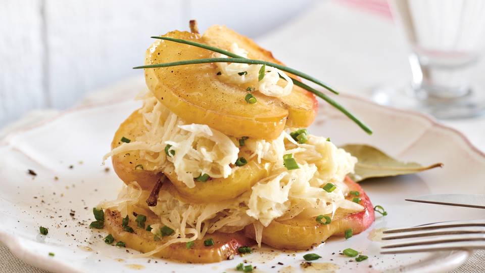 Kartoffel-Sauerkraut-Püree mit karamellisierten Apfelscheiben