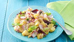 Kartoffelsalat mit Radieschen und Apfel