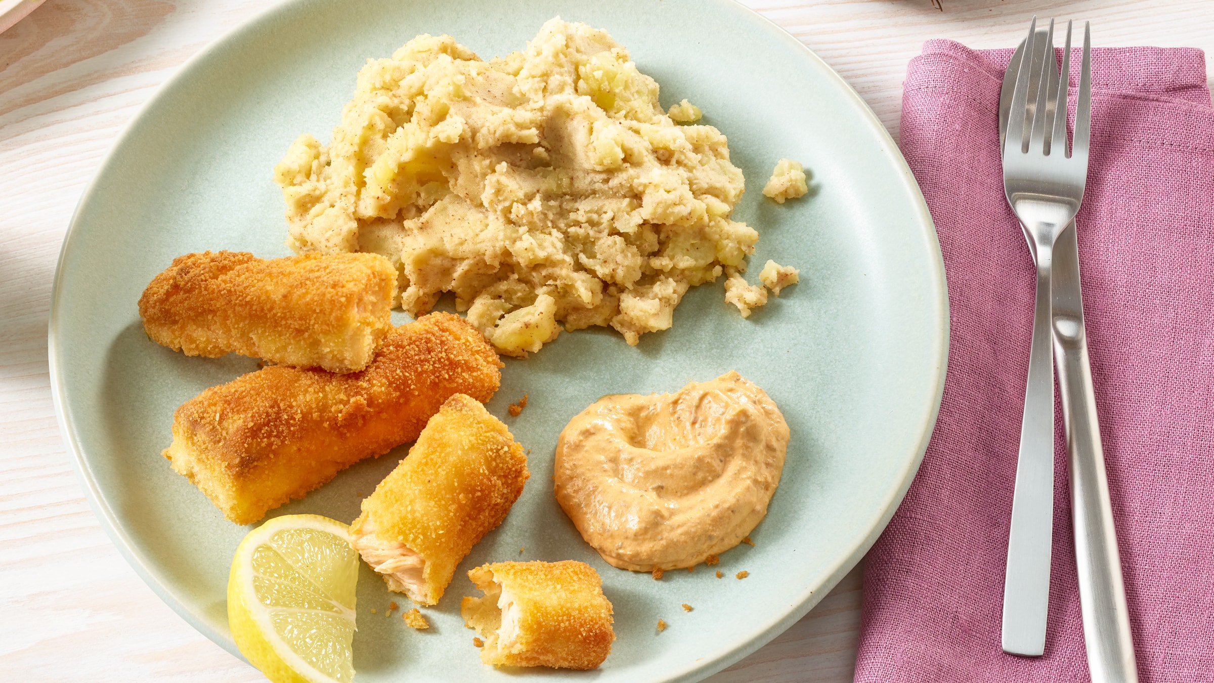 Lachsstäbchen mit Kartoffel-Mandel-Püree Rezept selbst machen | Alnatura