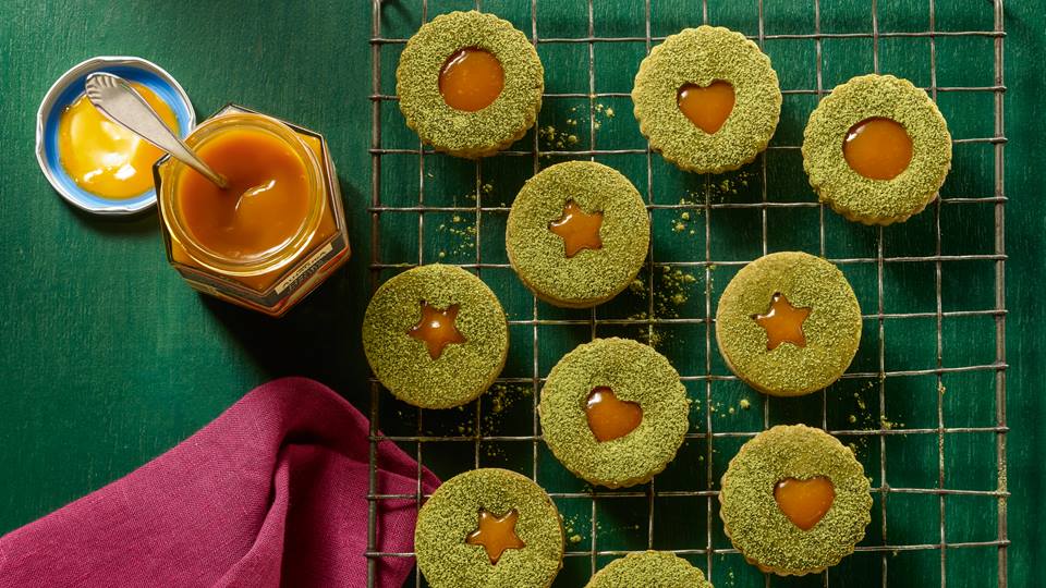 Matcha-Spitzbuben mit Marillen-Füllung