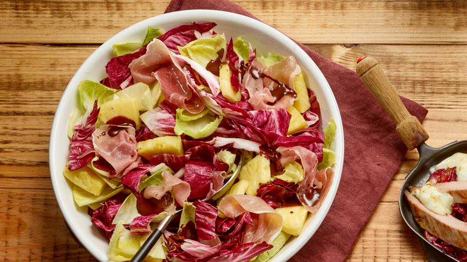 Radicchio-Chicorée-Salat mit Schokoladendressing 