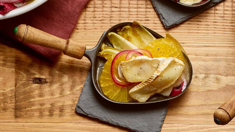 Chicorée mit Orange und Ziegencamembert aus dem Raclette-Grill