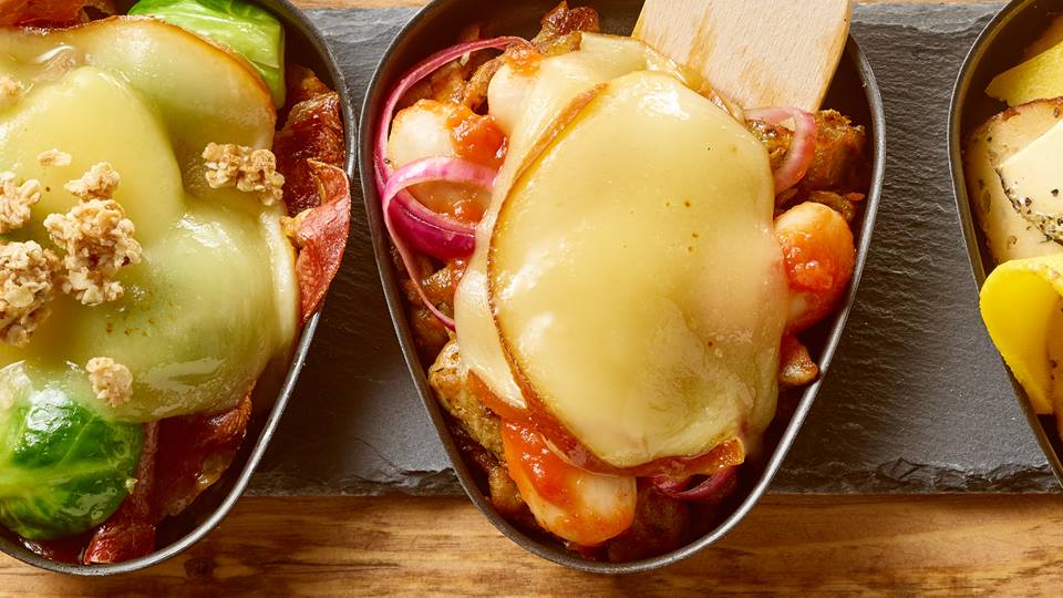 Gyros mit Riesenbohnen und geräuchertem Raclette-Käse aus dem Raclette-Grill