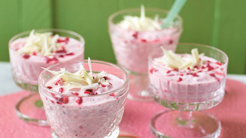 Schafjoghurt-Kaltschale mit Himbeeren