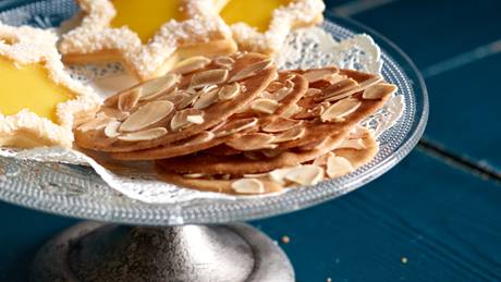 Knusprige Lebkuchen-Blätter mit Mandeln