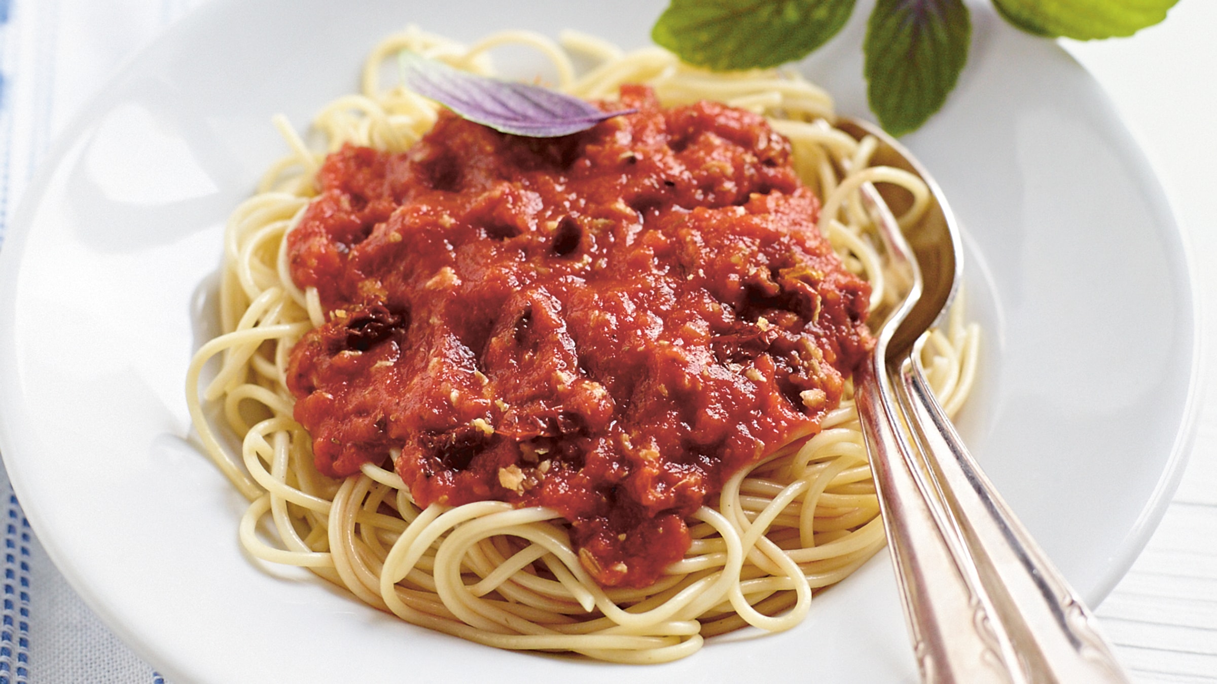 Spaghetti mit Soja-Bolognese Rezept selbst machen | Alnatura