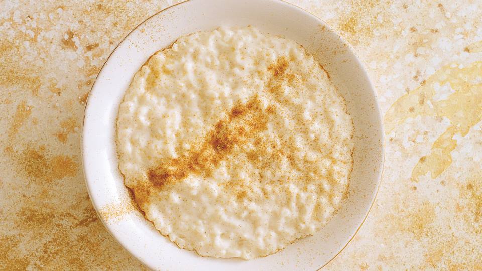 Cremiger Milchreis mit Zimt und Zucker