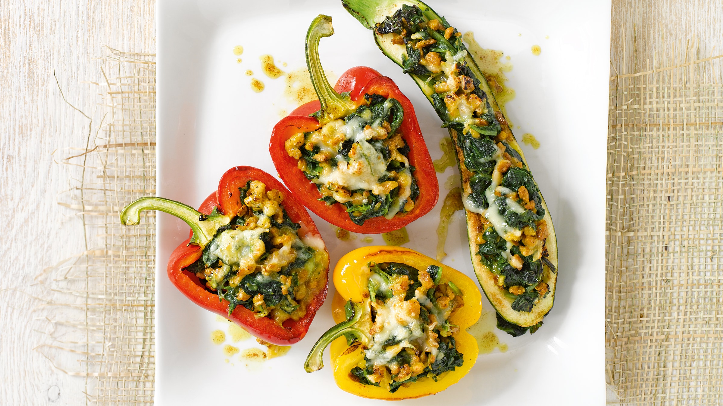 Paprika und Zucchini mit Soja-Spinat-Käsefüllung Rezept selbst machen ...