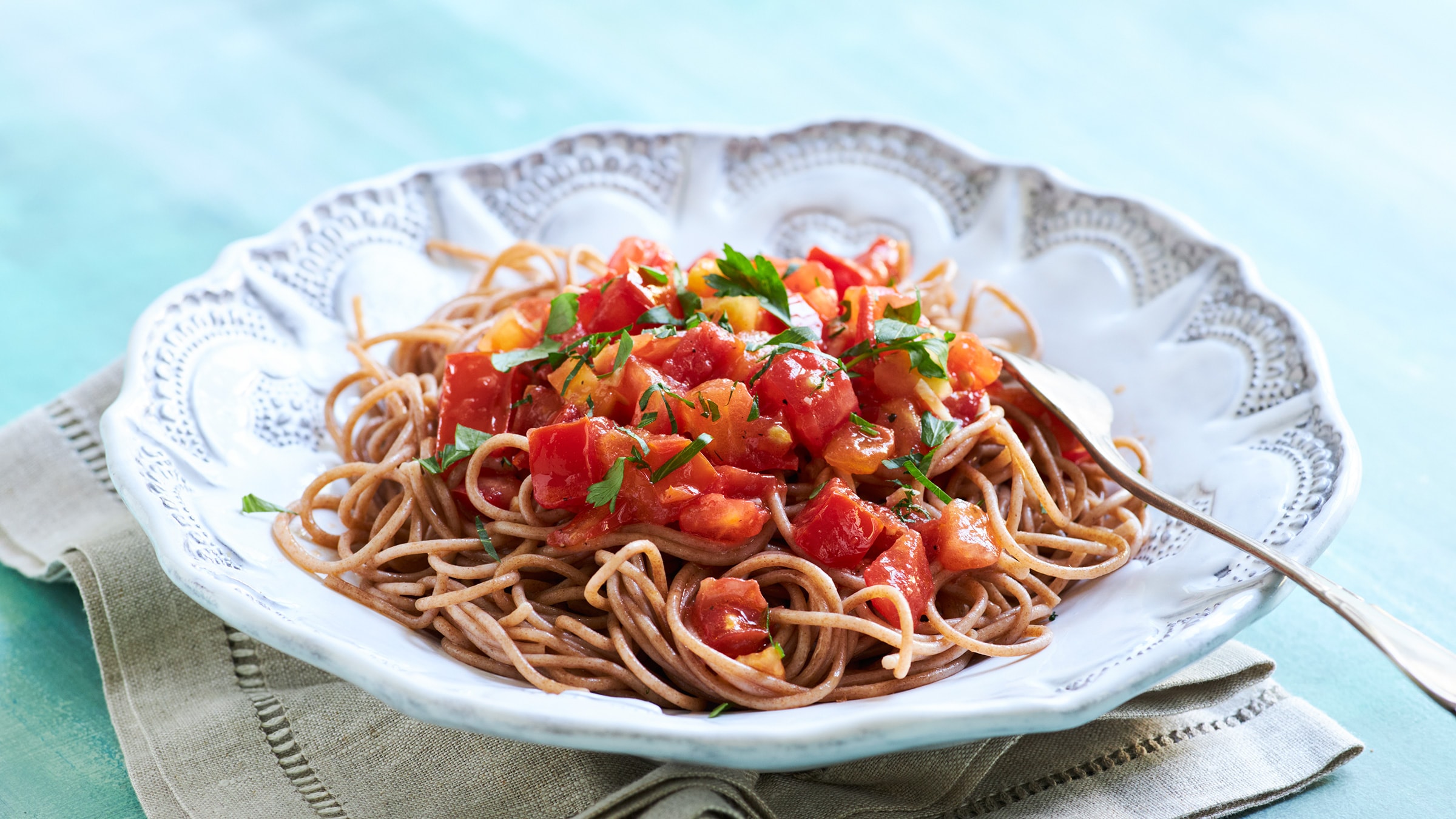 Spaghetti mit Tomatensauce Rezept selbst machen | Alnatura