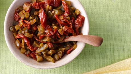 Gewürzgurken-Tomaten-Relish