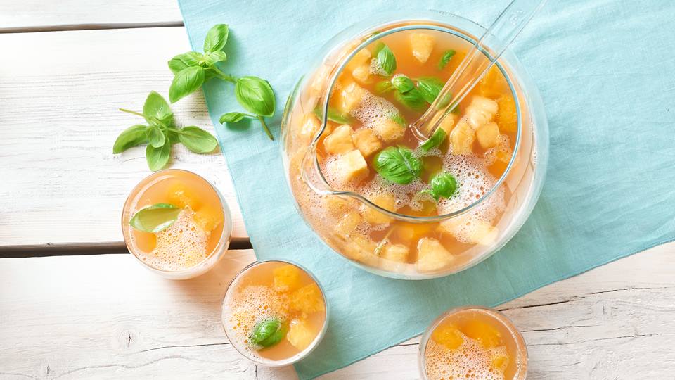Bierbowle mit Ananas und Grapefruit