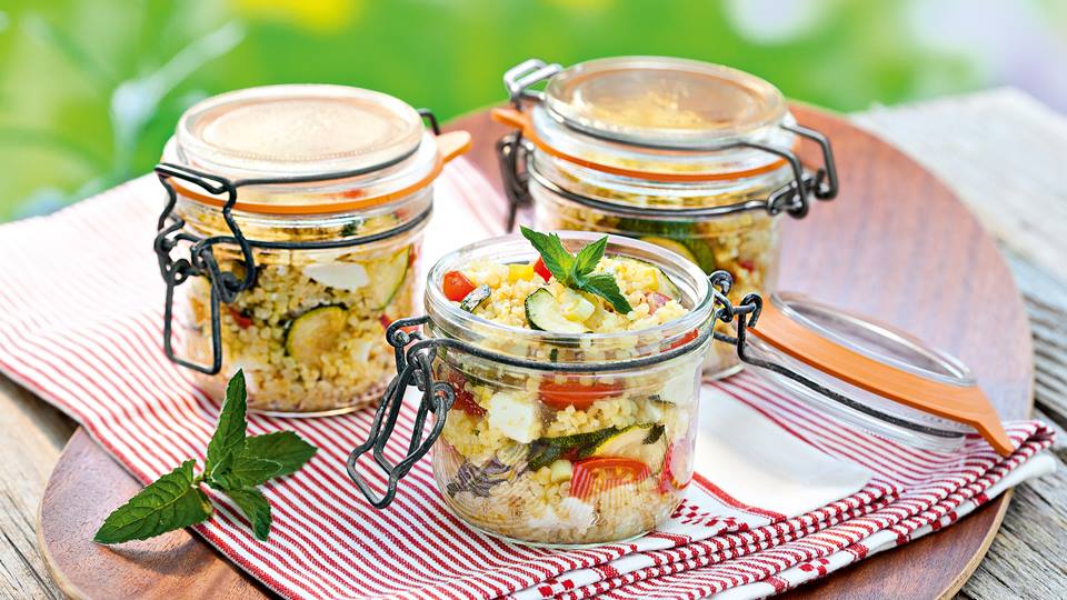 Sommerlicher Bulgursalat mit Feta und Minze