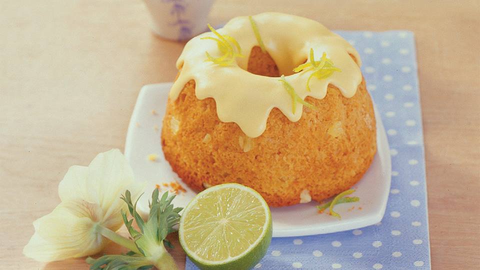 Ananas-Gugelhupf mit Kokos-Limetten-Guss