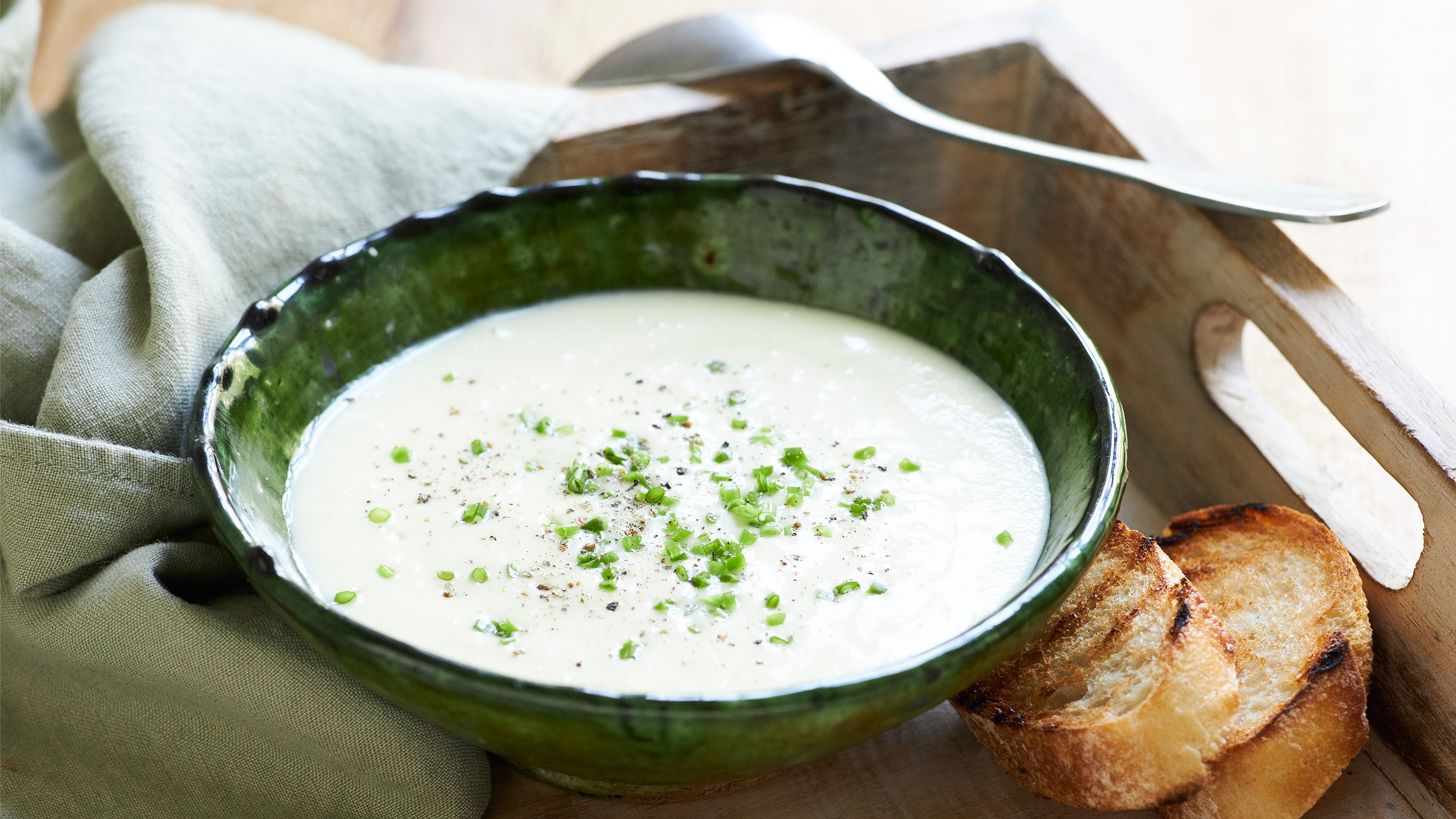 Pastinaken-Cremesuppe Rezept selbst machen | Alnatura