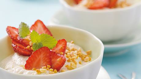 Hirsecreme mit marinierten Erdbeeren