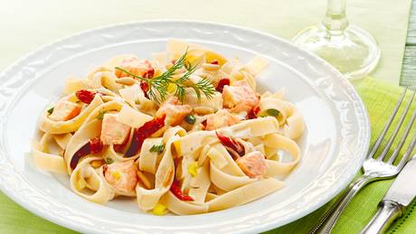 Dinkel-Bandnudeln mit Lachs