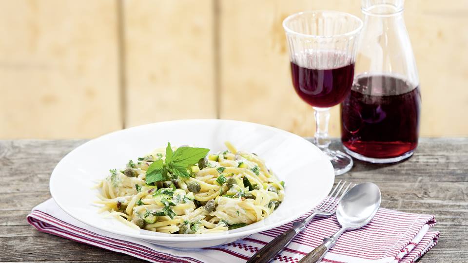 Linguine mit Zucchini-Cremesauce und Kapern