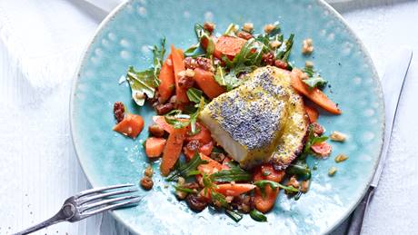 Sellerie-Mohn-Schnitzel mit buntem Möhrensalat