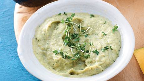 Avocado-Meerrettich-Hummus