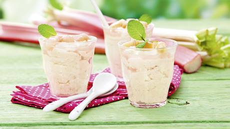 Grießcreme mit Rhabarberkompott